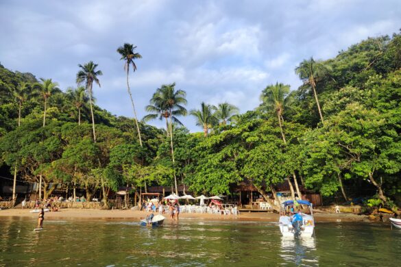 Praia de Crena na Ilha Grande Praia de Crena na Ilha Grande