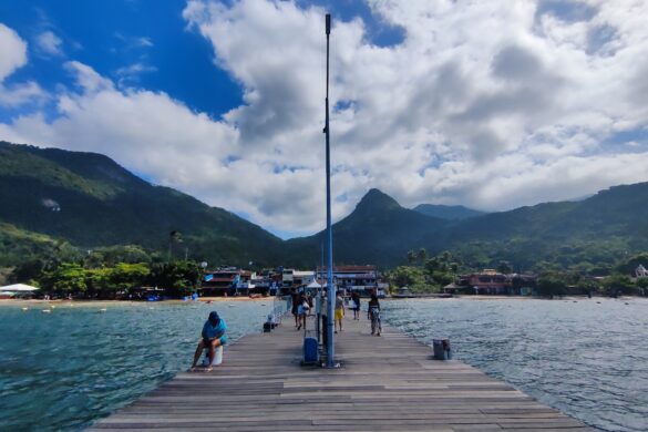 Cais turístico da Vila do Abraão, na Ilha Grande Cais turístico da Vila do Abraão, na Ilha Grande