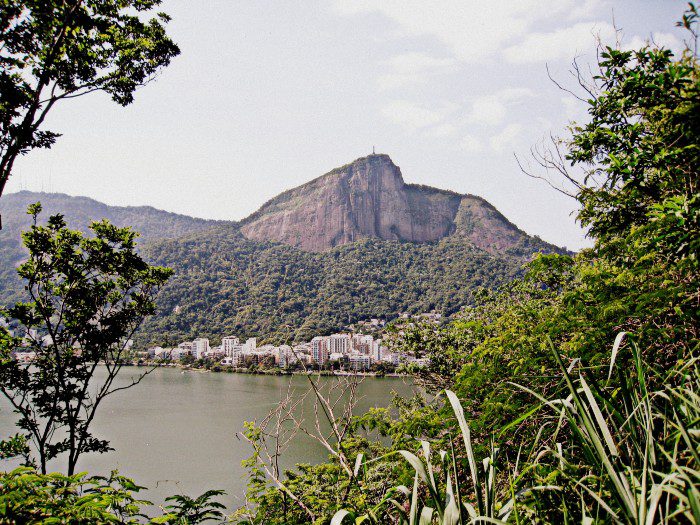 Morro do Corcovado ao fundo