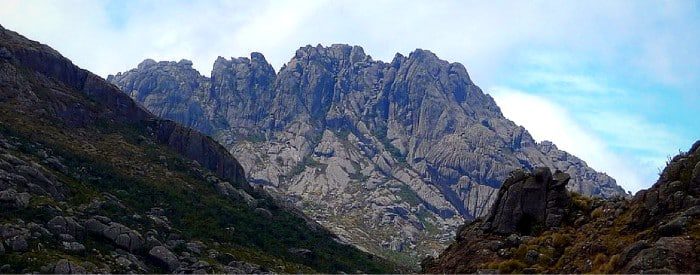 Pico das Agulhas Negras ao fundo