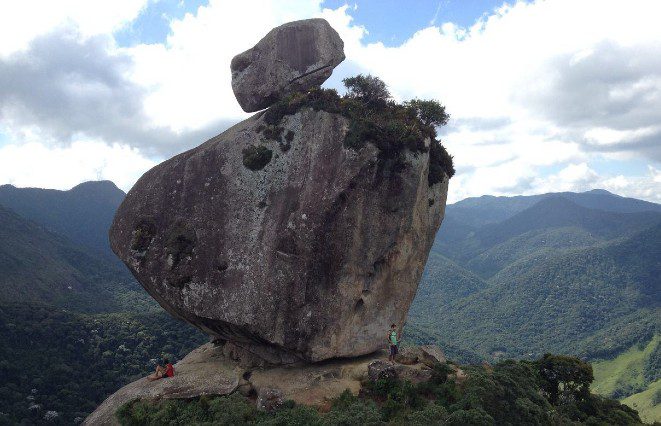 pedra-peito-do-pombo