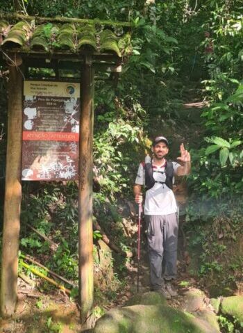 Início da Trilha para o Pico do Papagaio, na Ilha Grande
