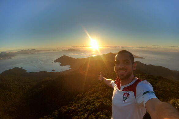 Nascer do Sol no Pico do Papagaio, Ilha Grande