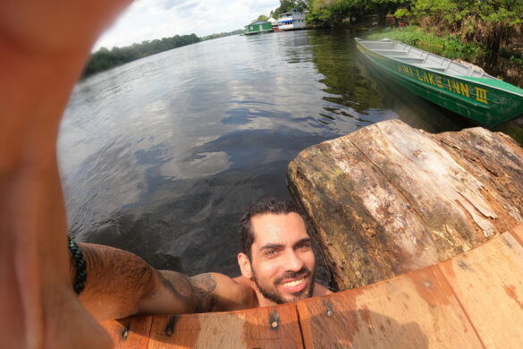 Mergulho pra refrescar na Pousada Juma Lake.