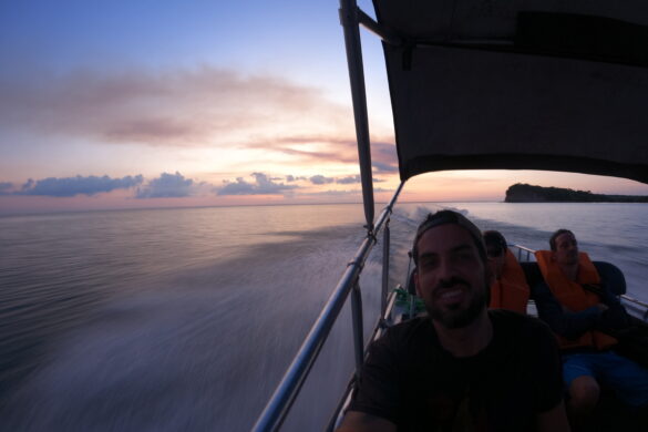 Travessia de barco no Rio Tapajós, em Santarém
