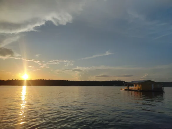 Por do Sol no flutuante, em Manaus