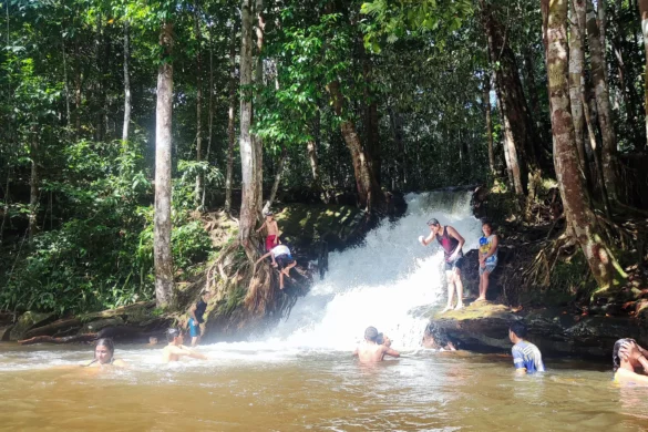 Cachoeira das Orquídeas, e m Presidente Figueiredo