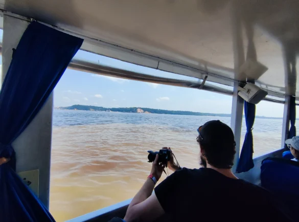 Encontro do Rio Solimões com o Rio Negro, em Manaus