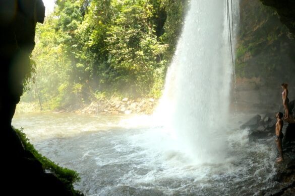 Cachoeira da Neblina, em Presidente Figueiredo